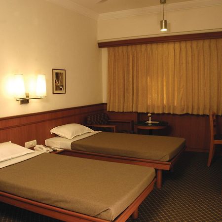 Hotel Skylon Ahmedabad Ngoại thất bức ảnh