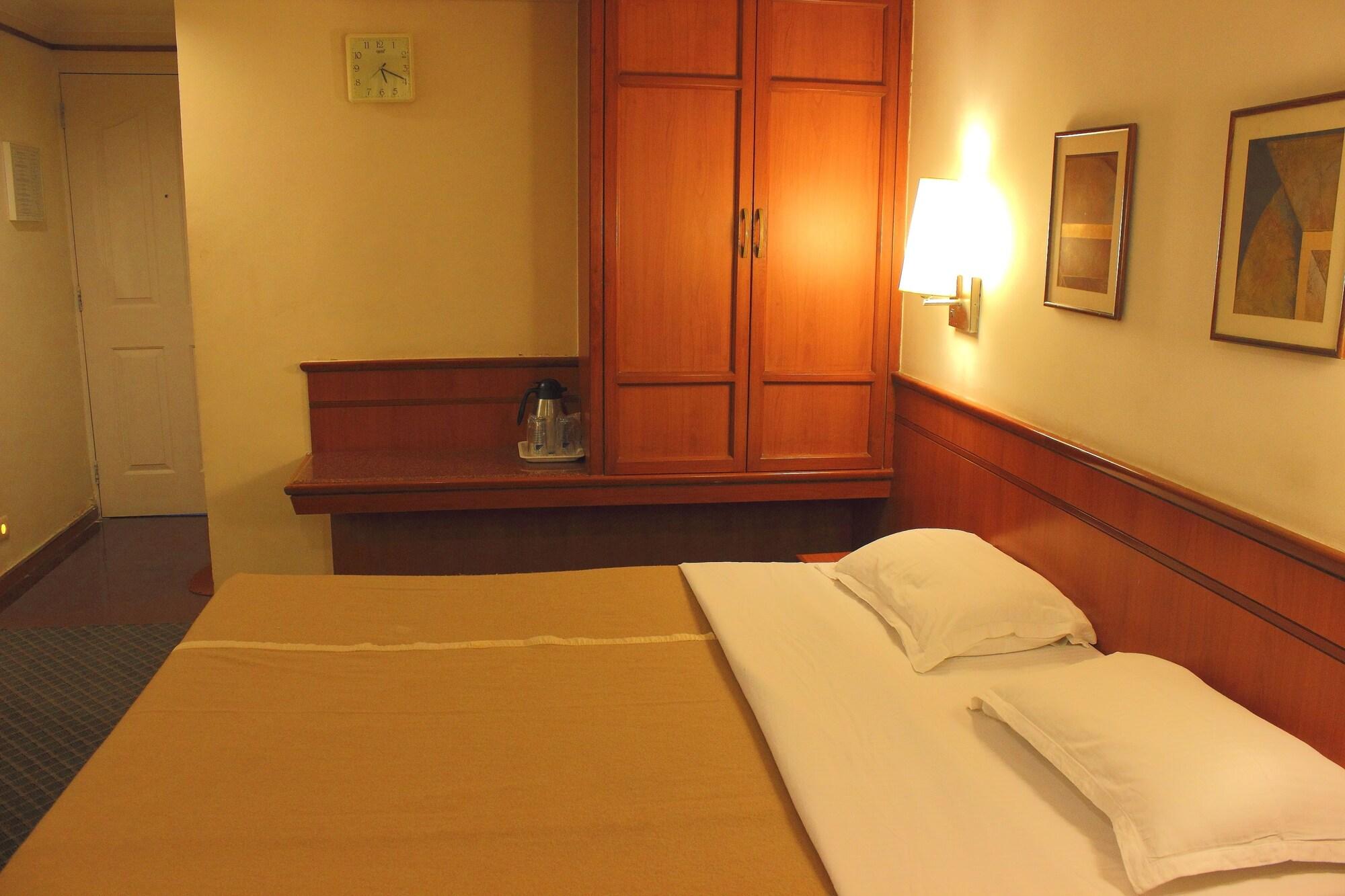 Hotel Skylon Ahmedabad Ngoại thất bức ảnh