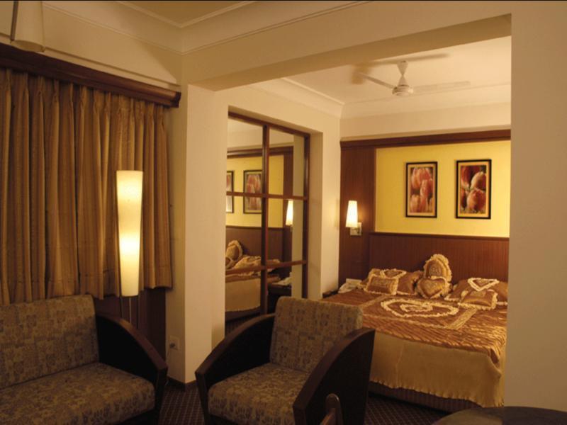 Hotel Skylon Ahmedabad Ngoại thất bức ảnh