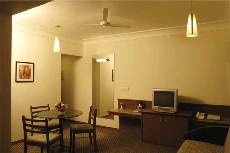 Hotel Skylon Ahmedabad Ngoại thất bức ảnh