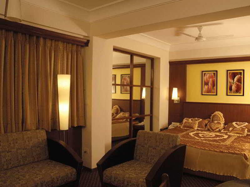 Hotel Skylon Ahmedabad Ngoại thất bức ảnh