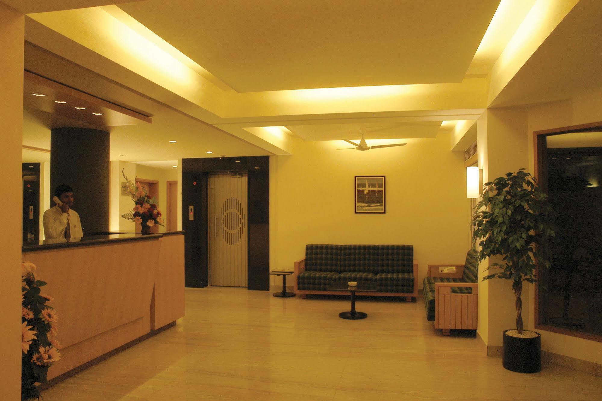 Hotel Skylon Ahmedabad Ngoại thất bức ảnh