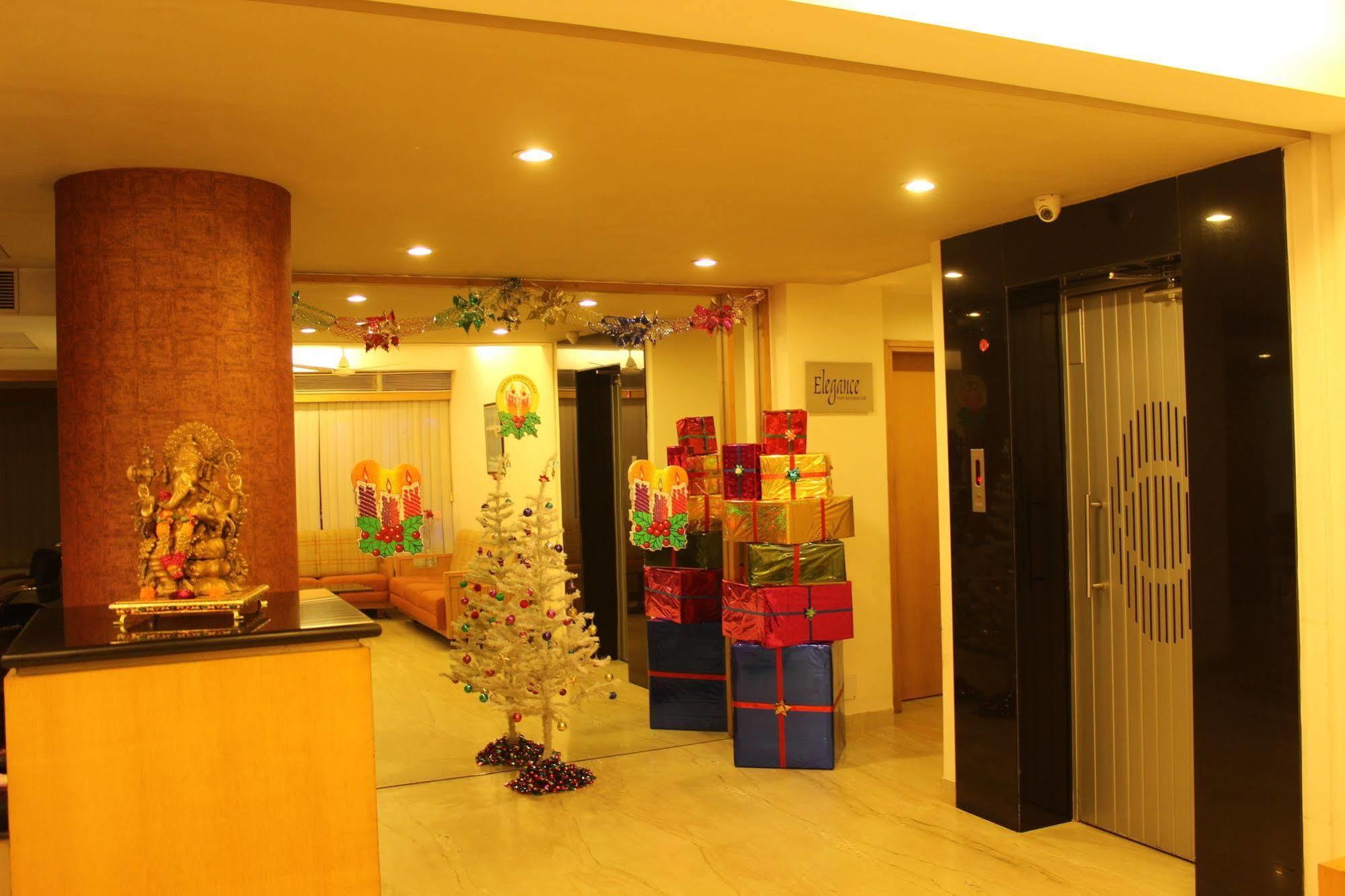 Hotel Skylon Ahmedabad Ngoại thất bức ảnh