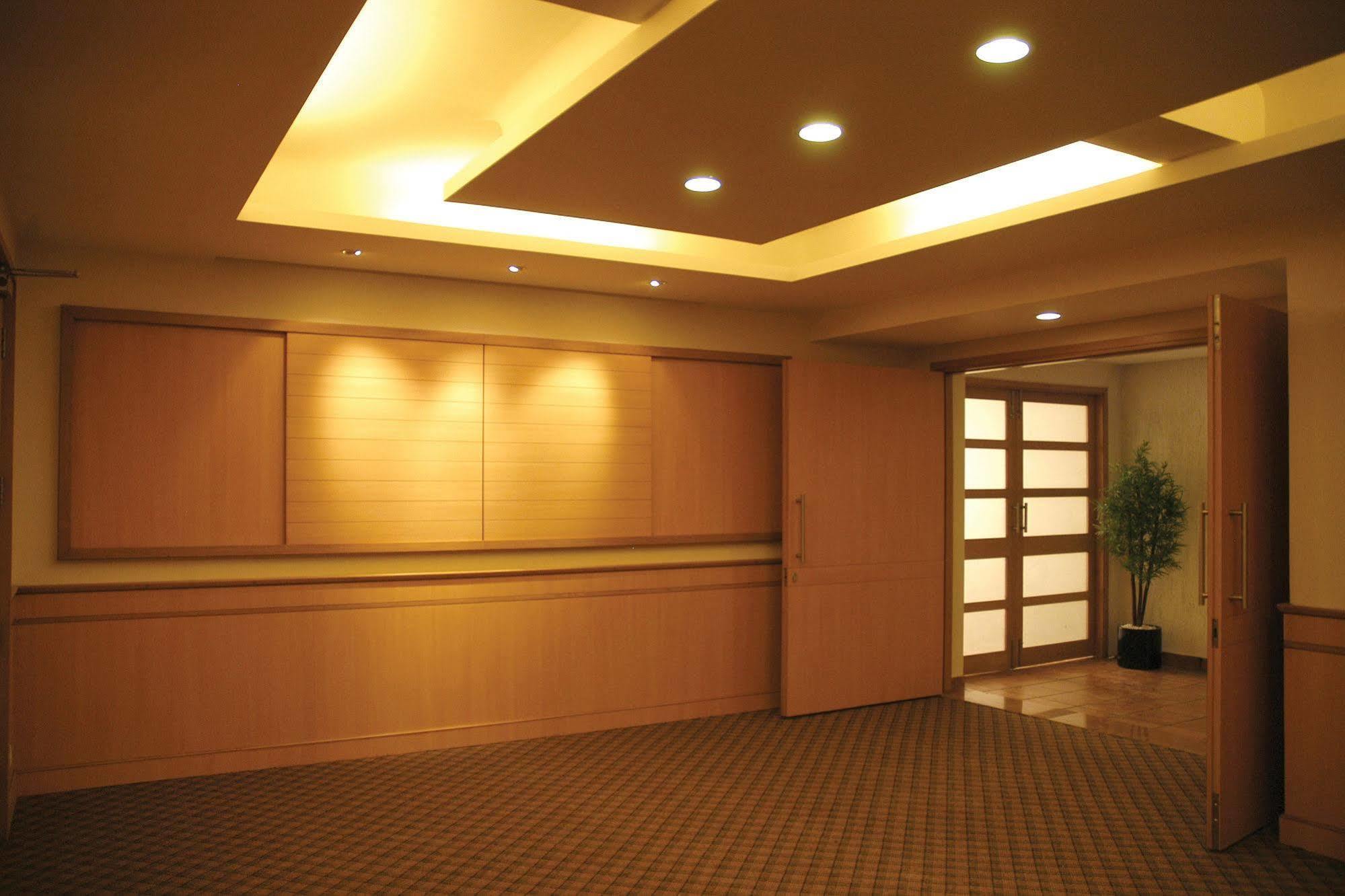 Hotel Skylon Ahmedabad Ngoại thất bức ảnh
