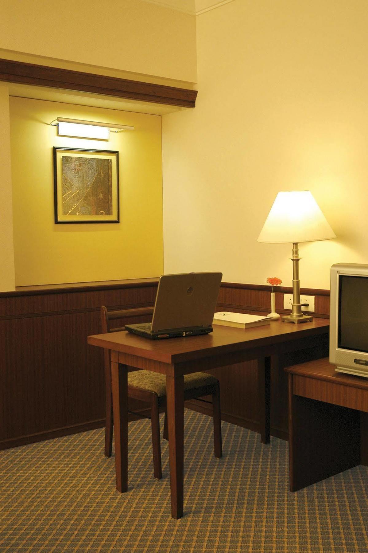 Hotel Skylon Ahmedabad Ngoại thất bức ảnh